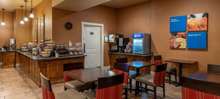 尤凯亚舒适套房酒店(Comfort Inn & Suites Ukiah Mendocino County)图片