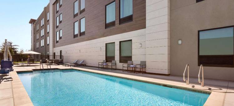 圣罗莎索诺玛拉昆塔温德姆套房酒店(La Quinta Inn & Suites by Wyndham Santa Rosa Sonoma)图片