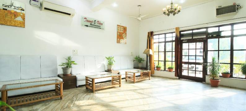 OYO 70592 Hotel Redison Restaurant & Bar图片