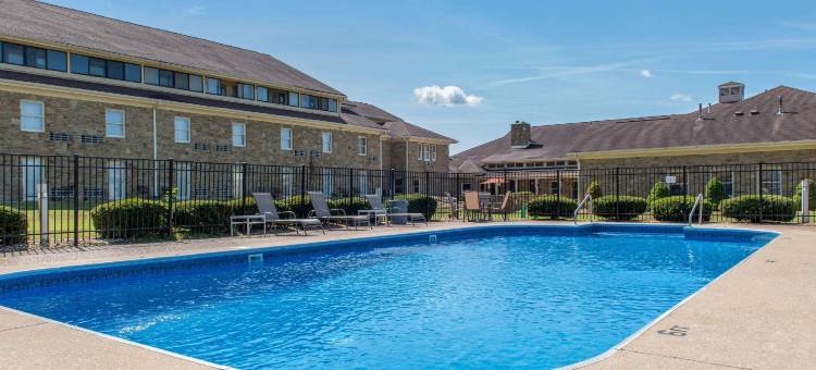 西贝德福德凯艺套房酒店(Quality Inn & Suites Bedford West)图片