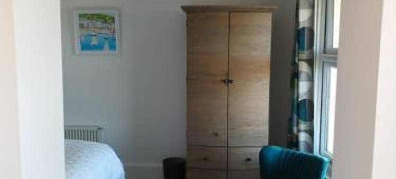 Contemporary One Bed Studio. Sea Views and Parking图片