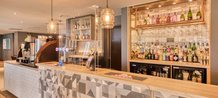 伯恩矛斯西崖普瑞米尔酒店(Premier Inn Bournemouth West Cliff)图片