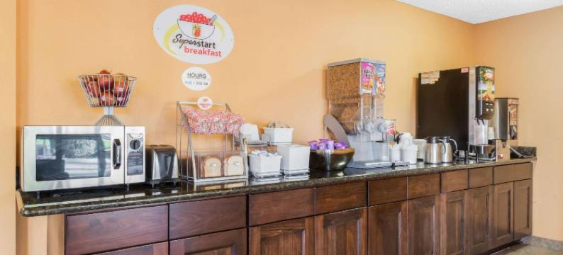 拉格兰德速8酒店(Super 8 by Wyndham LaGrande)图片