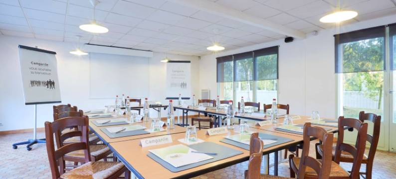 阿朗松康铂酒店(Hotel Campanile Nature - Alençon)图片