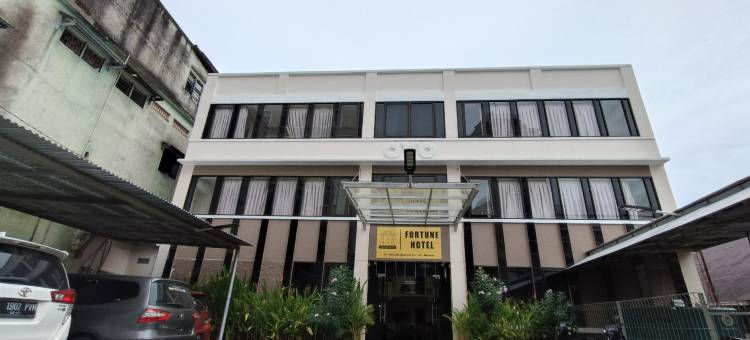 红门-财富酒店-瓦兰达马拉米斯街-万鸦老(RedDoorz @ Fortune Hotel Jalan Walanda Maramis Manado)图片
