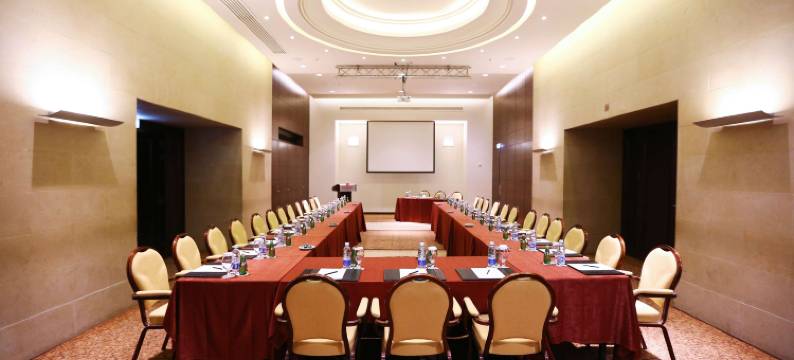 贝鲁特拉乌什温德姆华美达广场酒店(Ramada Plaza by Wyndham Beirut Raouche)图片