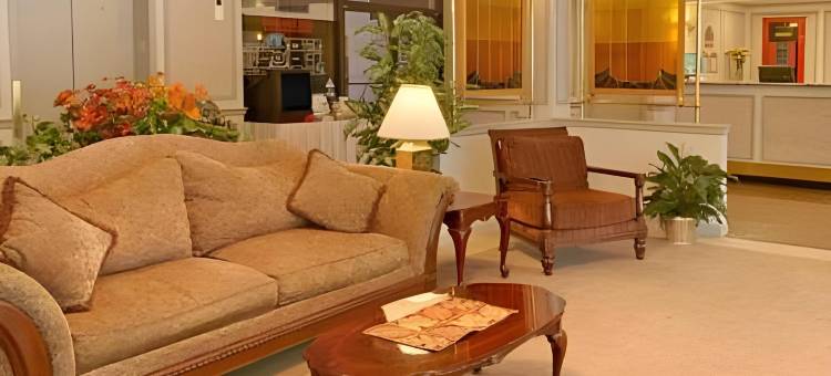 佩恩茨维尔华美达酒店及会议中心(Ramada by Wyndham Paintsville Hotel & Conference Center)图片