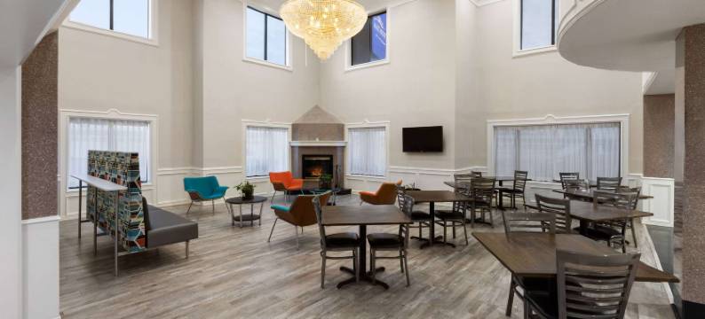 休斯顿布鲁克霍洛呗盟酒店(Baymont by Wyndham Houston Brookhollow)图片