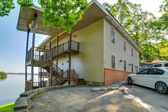 湖畔默里度假租赁,带露台和景色!(Lakefront Murray Vacation Rental with Deck and Views!)