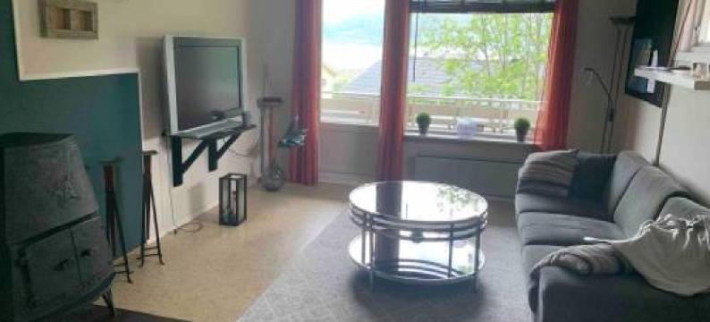 Leilighet Med Balkong og Havutsikt på Napp.图片