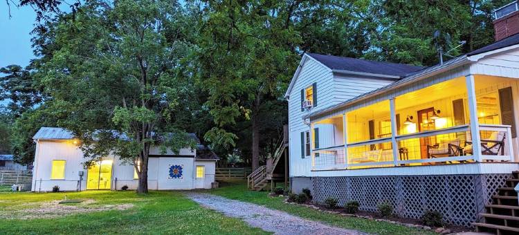 带围栏的16英亩家庭友好型农舍，配有步道(Family Friendly Farmhouse on FENCED 16 Acres with Trails)图片