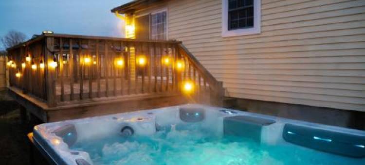New! Updated Mystic Home w/ Sauna, Hot Tub & Deck图片