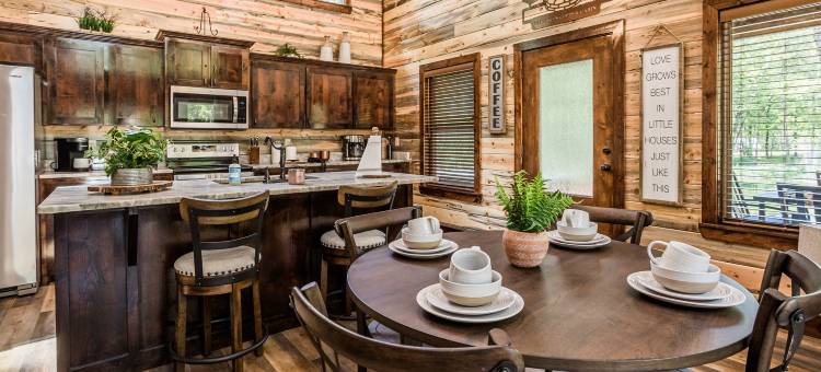 Stunning Cabin with Gas Fireplace and Hot Tub - Gorgeous Ample Retreat图片