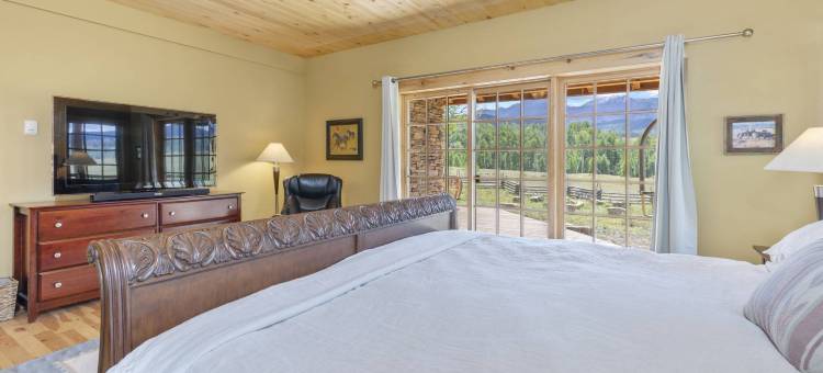 Expansive Deck and Breathtaking Views - Stunning Craftsman Retreat图片