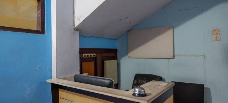 Pineapple Mansion Solo Mitra RedDoorz Near RS Jih Solo图片