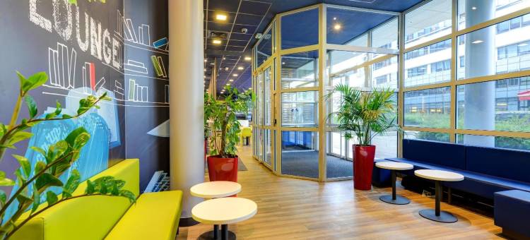 吕埃-马尔迈松宜必思快捷酒店(近快铁RER A线)(Ibis Budget Rueil Malmaison)图片