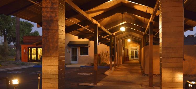 卡尔顿奥克斯旅馆-阿桑德连锁酒店(Carlton Oaks Lodge, Ascend Hotel Collection)图片