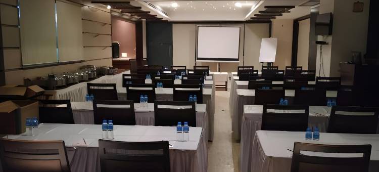 塔拉瓦德克拉尔克斯旅馆(Tarawade Clarks Inn Pune)图片