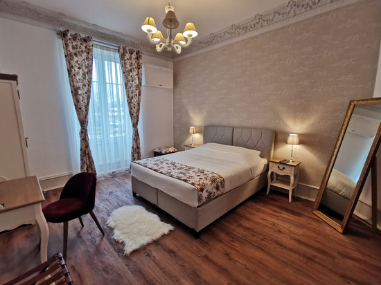 科马尔套房酒店