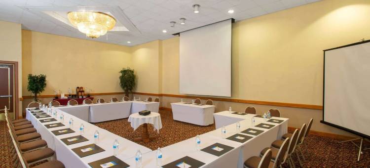 塔拉哈西会议中心I-10温德姆戴斯套房酒店(Days Inn & Suites by Wyndham Tallahassee Conf Center I-10)图片