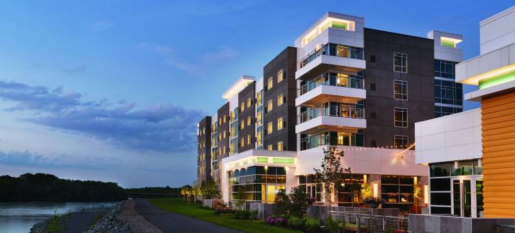 兰丁河滨娱乐场度假村酒店(The Landing Hotel at Rivers Casino & Resort)图片