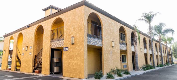 科尔顿河畔罗德威套房酒店(Rodeway Inn & Suites Colton-Riverside)图片