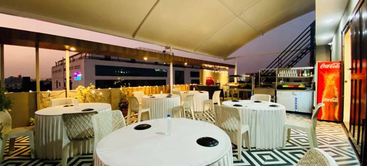 普拉瓦萨酒店，德瓦斯纳卡(Hotel Pravasa Stay, Dewas Naka)图片