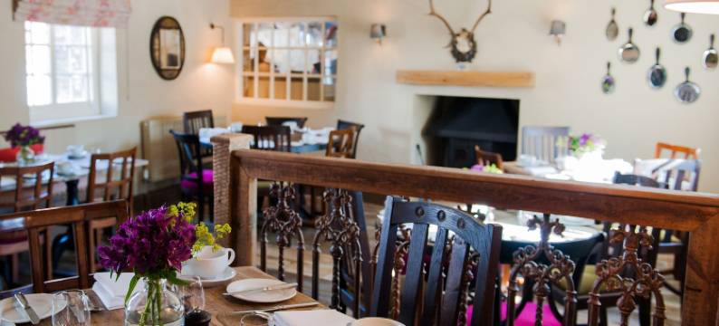 欧弗顿白鹿酒店(The White Hart, Overton)图片