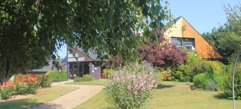 迪内尤乡村酒店(Les Dineux Village)图片