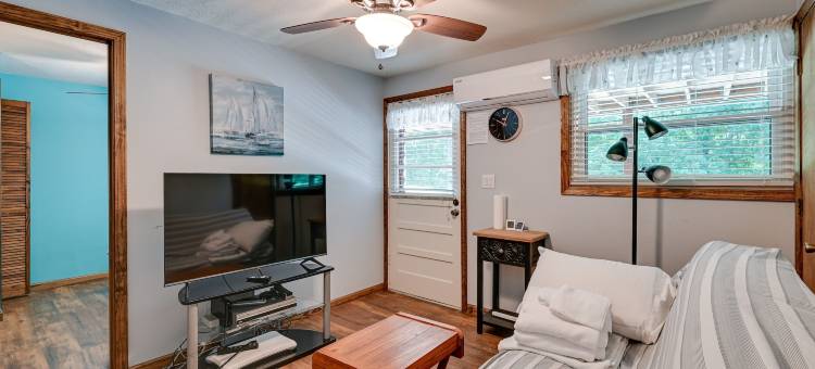 靠近码头和湖泊的乡村罗素弹簧家！(Rustic Russell Springs Home Near Marina and Lake!)图片