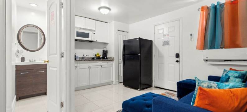 Cozy & Centrally Located Full Guesthouse- Sleeps 4. Short drive to everything!图片