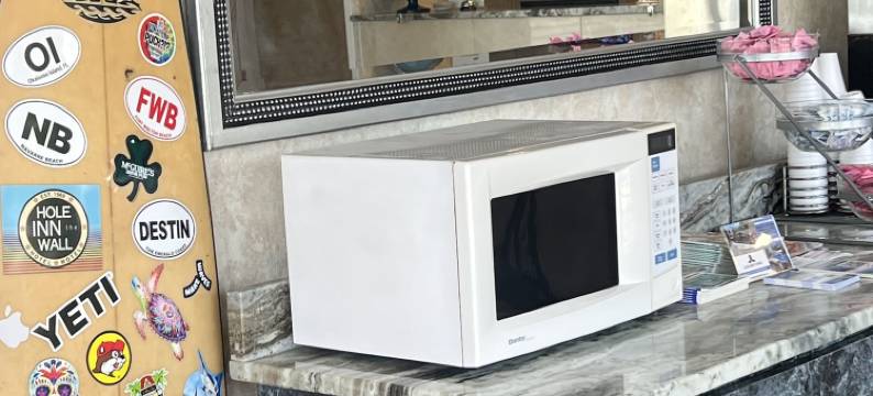 洞穴旅馆 - 福特沃尔顿海滩 - 日落广场 - 附近的海滩和赫尔伯特(Hole Inn the Wall Hotel - Fort Walton Beach - Sunset Plaza - Nearby Beaches & Hurlburt)图片