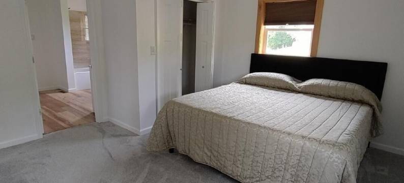 5-bedroom house on open lot in Bentleyville with spacious kitchen and LR.图片