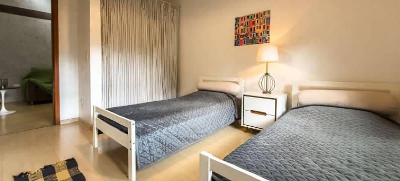 私人泳池与自然环境的别墅 – 格兰哈维亚纳，圣保罗(Casa na Granja Viana em Frente à Reserva Ambiental)图片