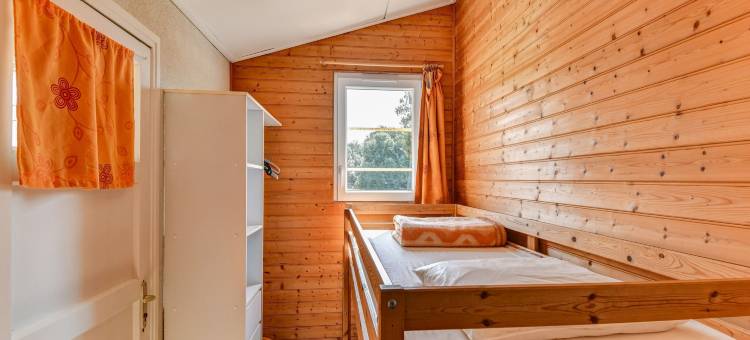Gîte in a holiday park with swimming pool图片