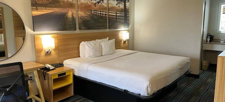 莫比尔温德姆戴斯套房酒店(Days Inn & Suites by Wyndham Mobile)图片