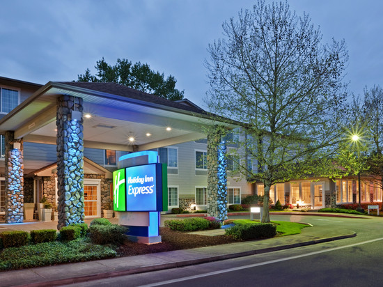 Holiday Inn Express 科瓦利斯,在河