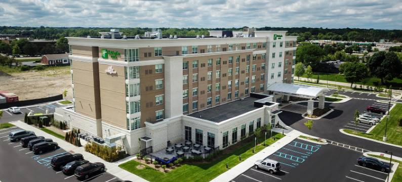 法明顿希尔斯-底特律西北假日酒店(Holiday Inn & Suites FARMINGTON HILLS - DETROIT NW by IHG)图片