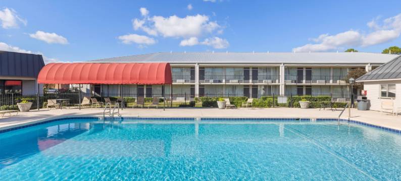 霍马华美达酒店(Ramada by Wyndham Houma)图片