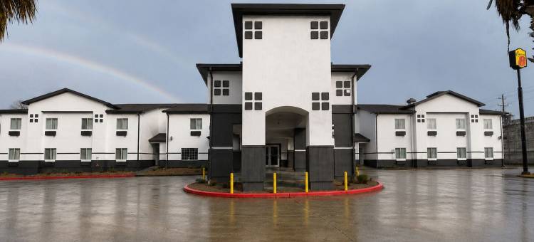 布伦汉姆速8酒店(Super 8 by Wyndham Brenham TX)图片
