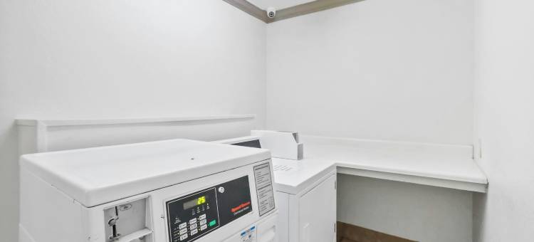 布拉格堡费耶特维尔红顶套房酒店(Red Roof Inn & Suites Fayetteville - Fort Bragg)图片