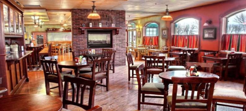 I-74 及 155 舒适套房酒店(Comfort Inn & Suites at I-74 and 155)图片