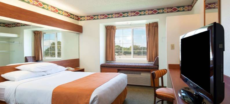 普韦布洛温德姆麦客达套房酒店(Microtel Inn & Suites by Wyndham Pueblo)图片