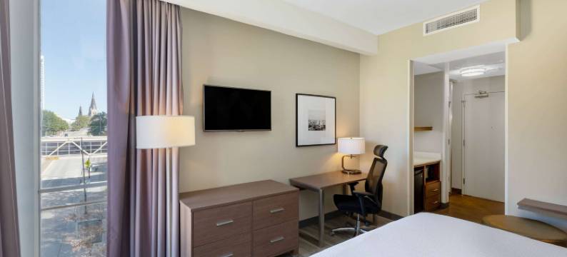 塔尔萨市中心/66 号公路拉昆塔温德姆套房酒店(La Quinta Inn & Suites by Wyndham Tulsa Downtown/Route 66)图片