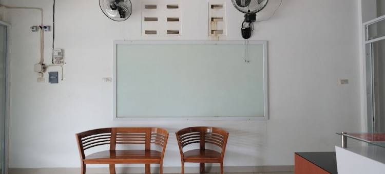 楠榜玛拉哈亚提大学附近瑞德多兹回教酒店(RedDoorz Syariah Near Malahayati University Lampung)图片