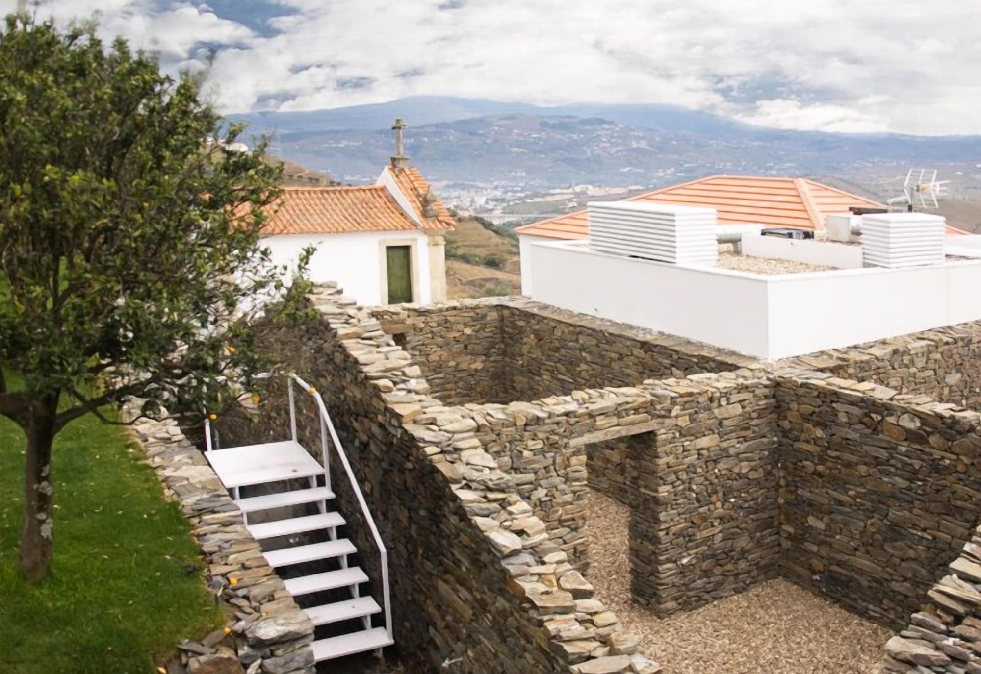 Quinta de Casaldronho Wine Hotel Over view