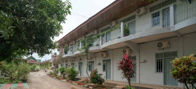 红多兹酒店-近楠榜梅德卡地铁塔曼(RedDoorz Near Taman Merdeka Metro Lampung)图片