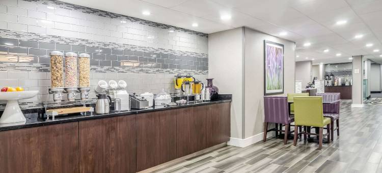 默特尔比奇北国王公路拉昆塔温德姆套房酒店(La Quinta Inn & Suites by Wyndham Myrtle Beach - N Kings Hwy)图片