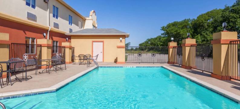 马奎斯戴斯套房酒店(Days Inn & Suites by Wyndham Marquez)图片