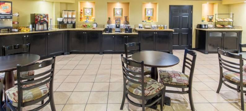 安大略华美达酒店(Ramada by Wyndham Ontario)图片